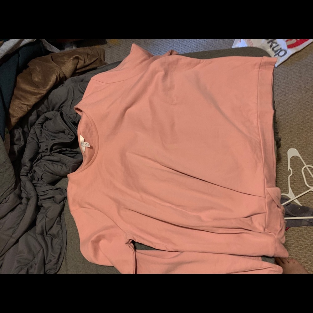 Long sleeve with tie at bottom